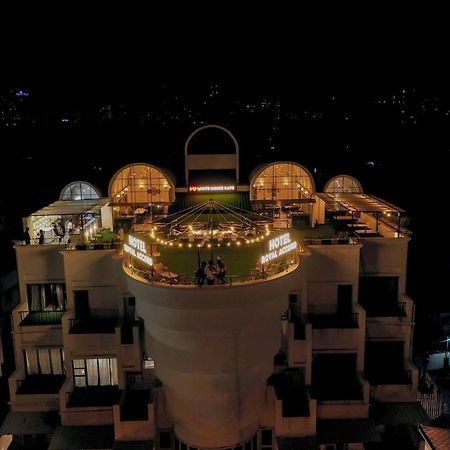 Hotel Royal Accord Surat Luaran gambar