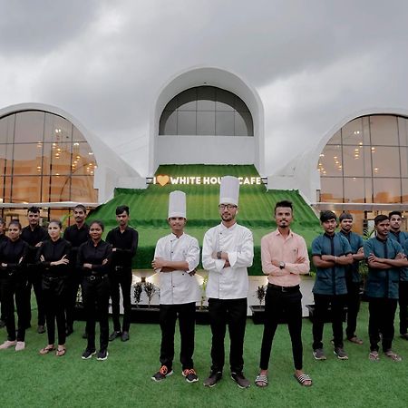Hotel Royal Accord Surat Luaran gambar