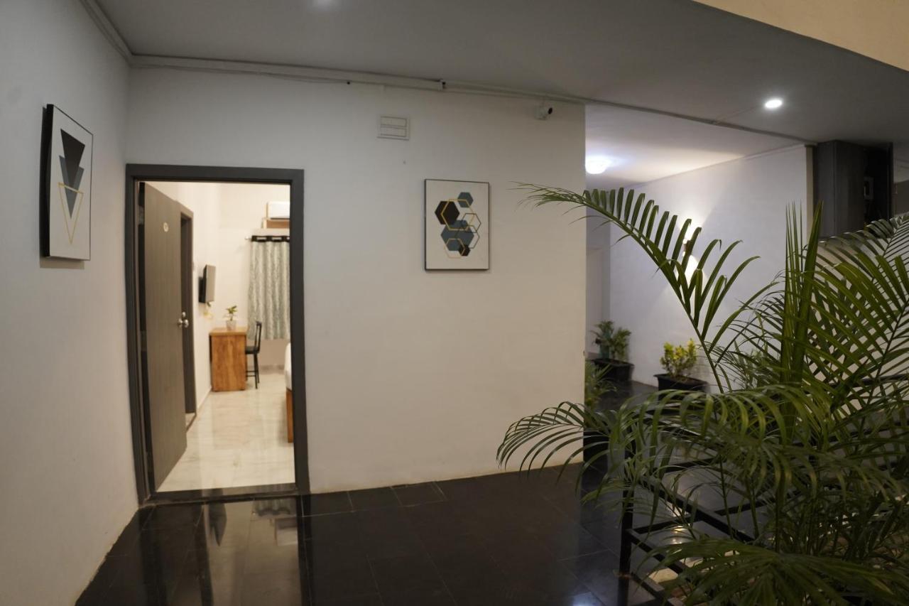 Hotel Royal Accord Surat Luaran gambar
