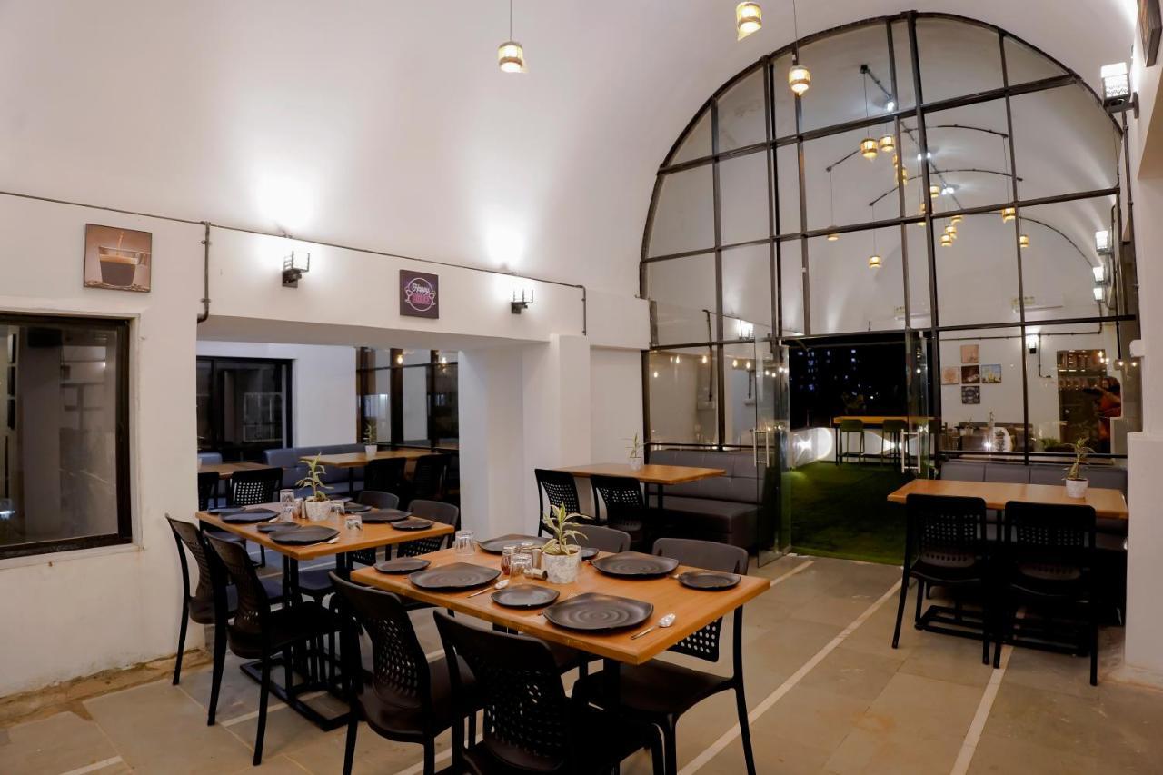 Hotel Royal Accord Surat Luaran gambar
