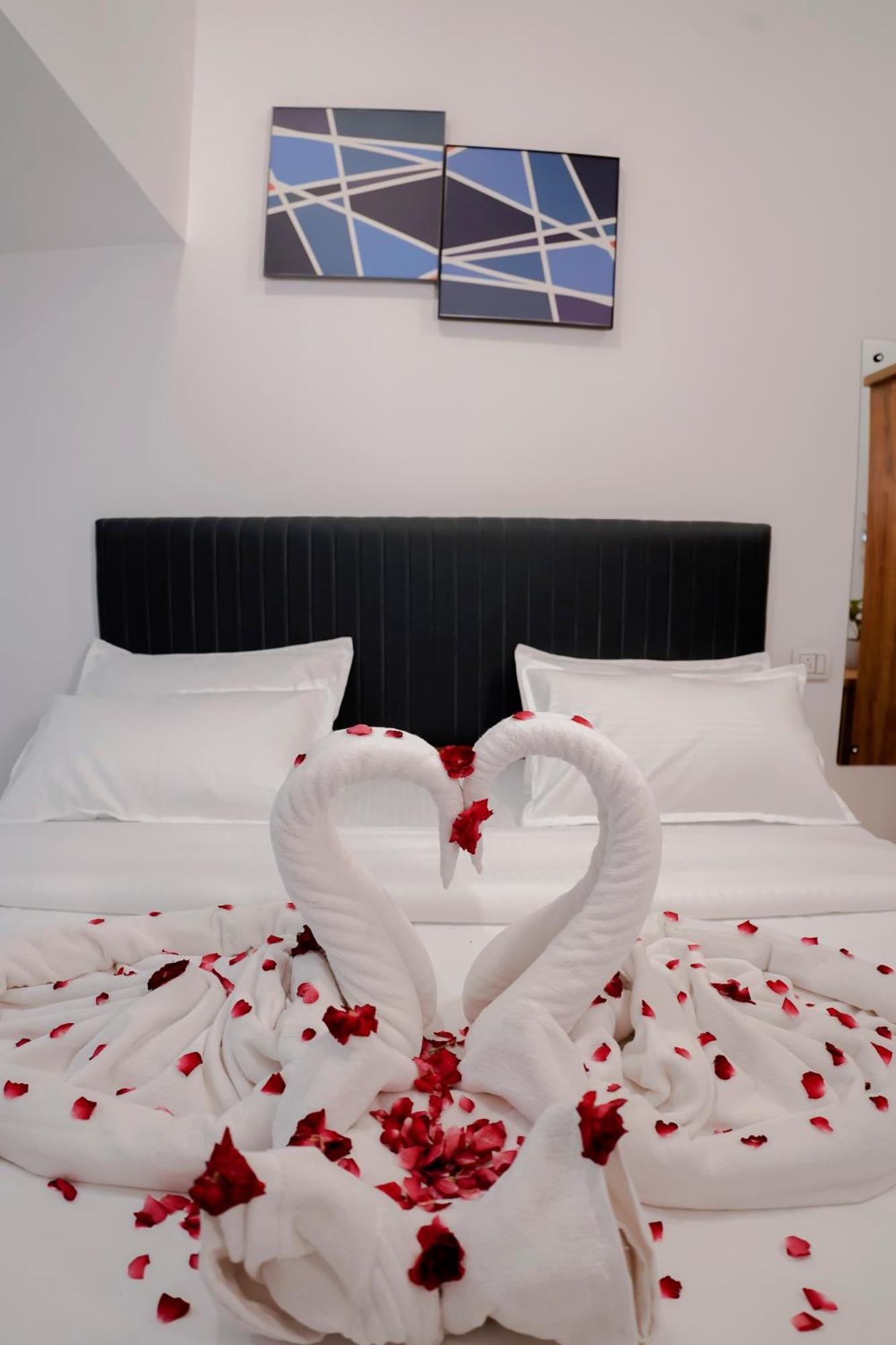 Hotel Royal Accord Surat Luaran gambar