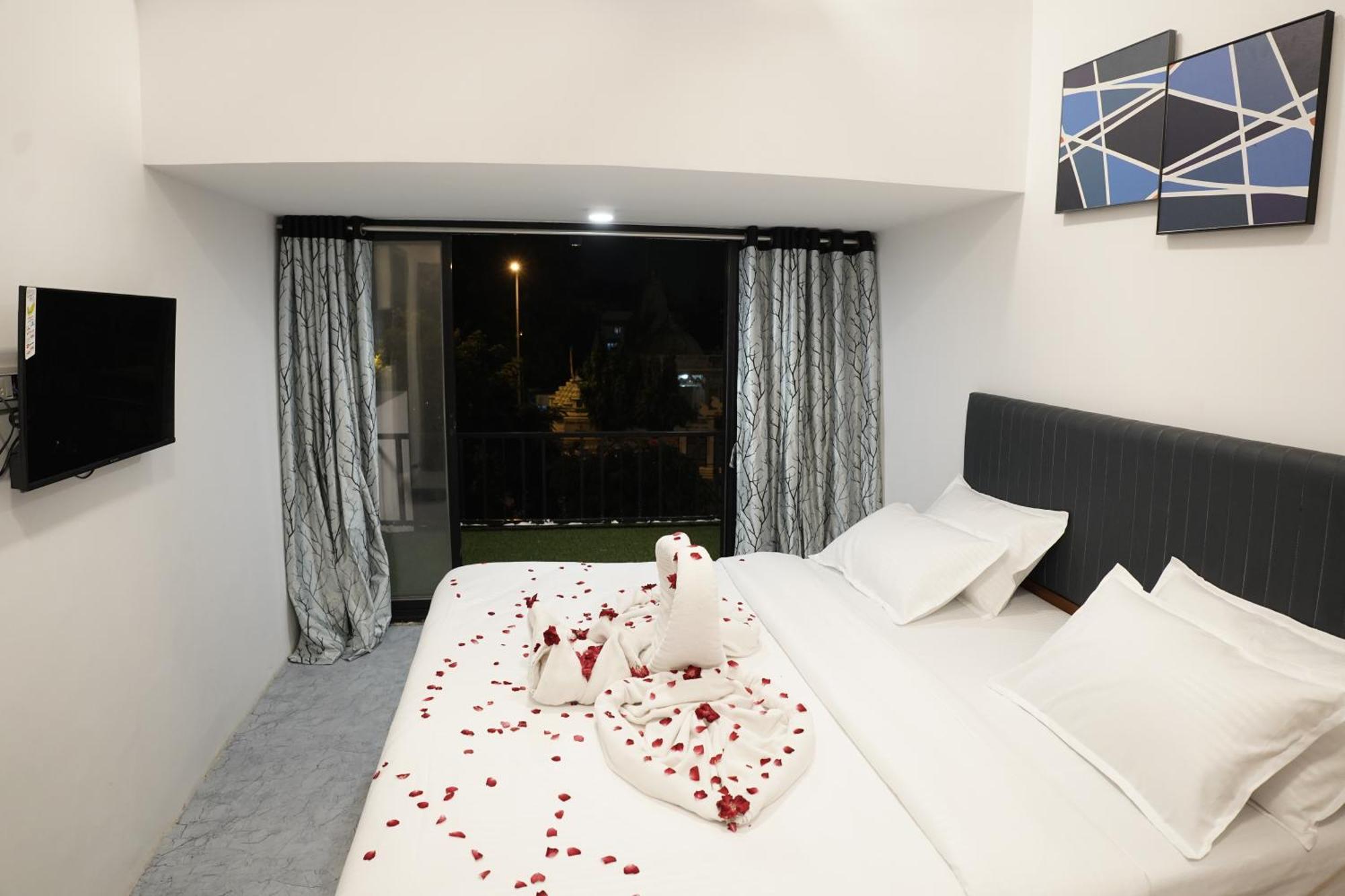 Hotel Royal Accord Surat Luaran gambar