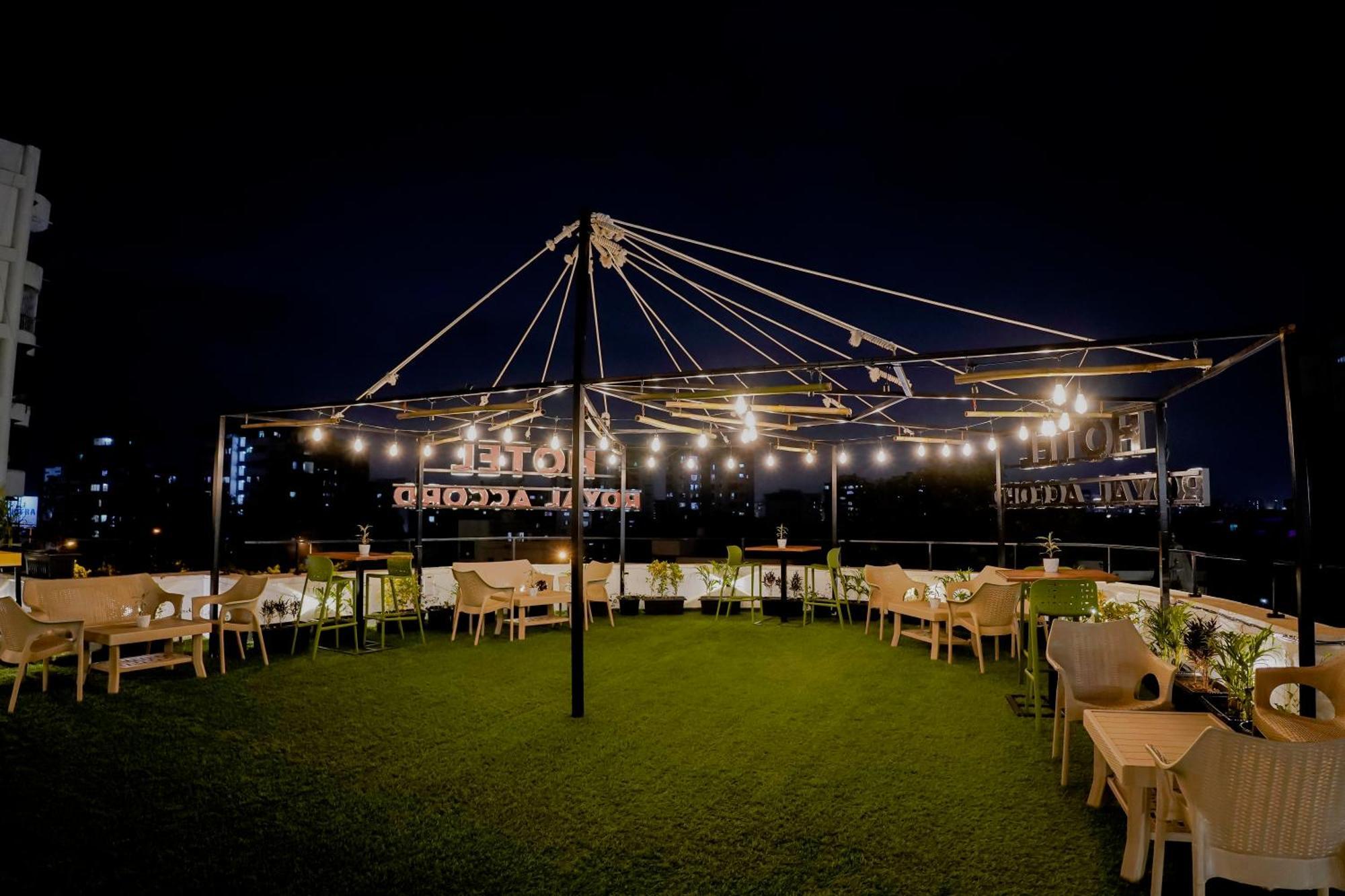 Hotel Royal Accord Surat Luaran gambar