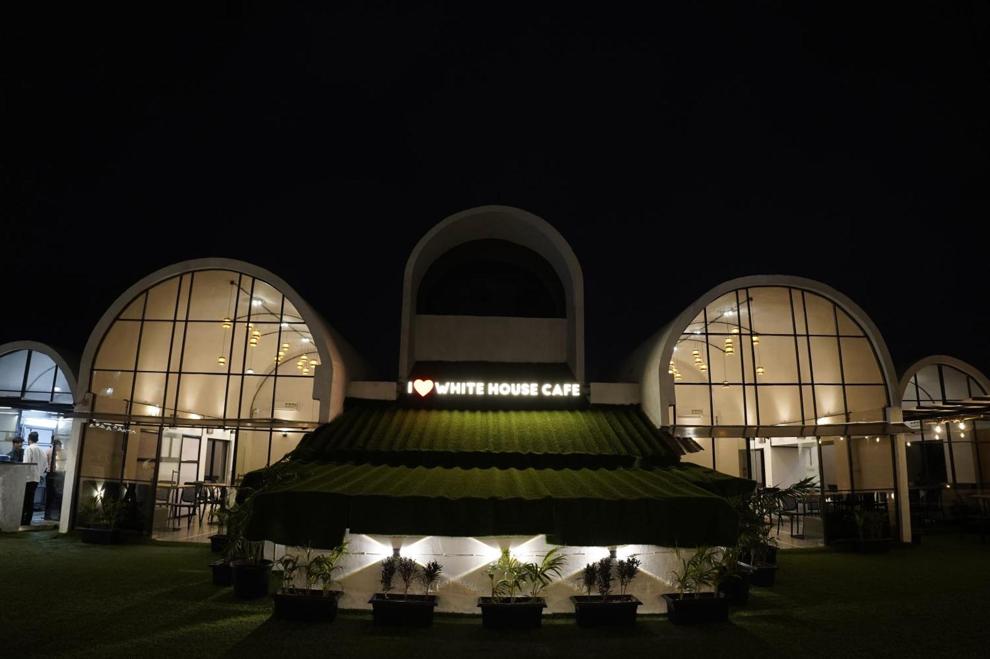 Hotel Royal Accord Surat Luaran gambar