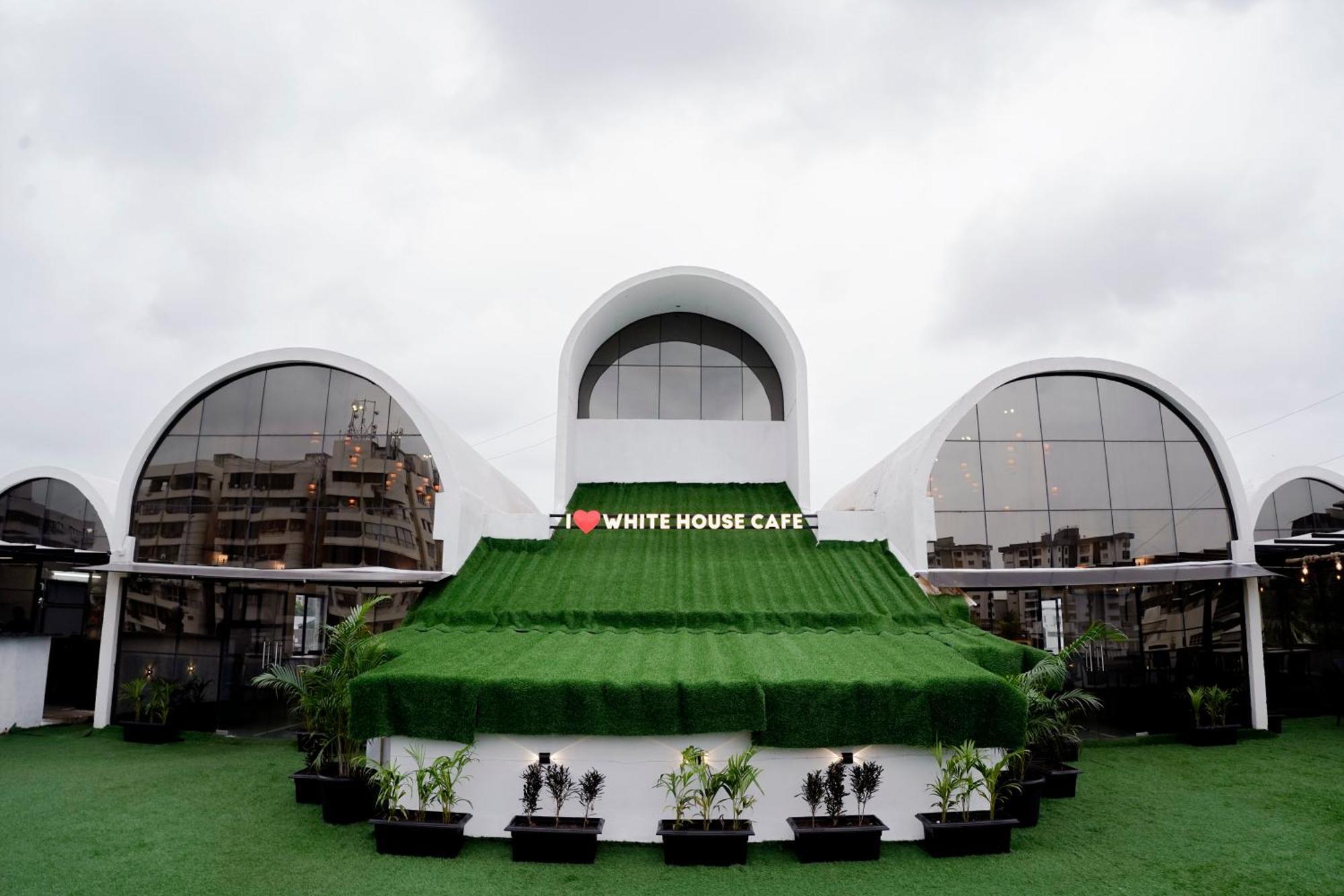 Hotel Royal Accord Surat Luaran gambar
