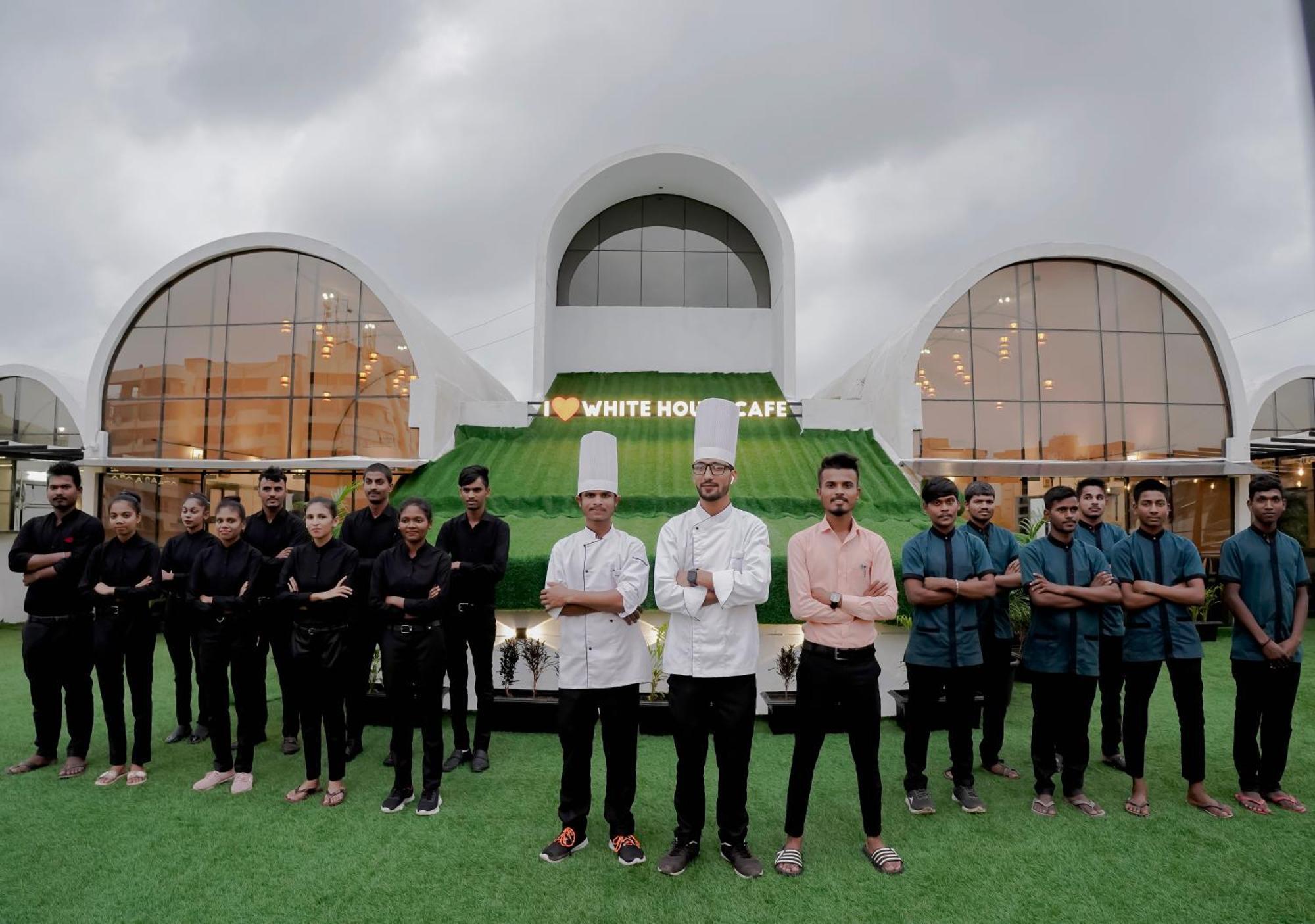 Hotel Royal Accord Surat Luaran gambar