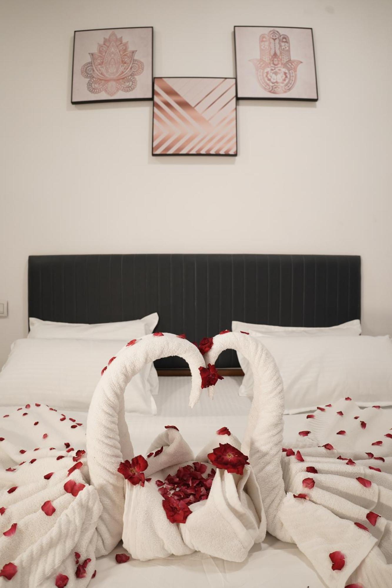 Hotel Royal Accord Surat Luaran gambar