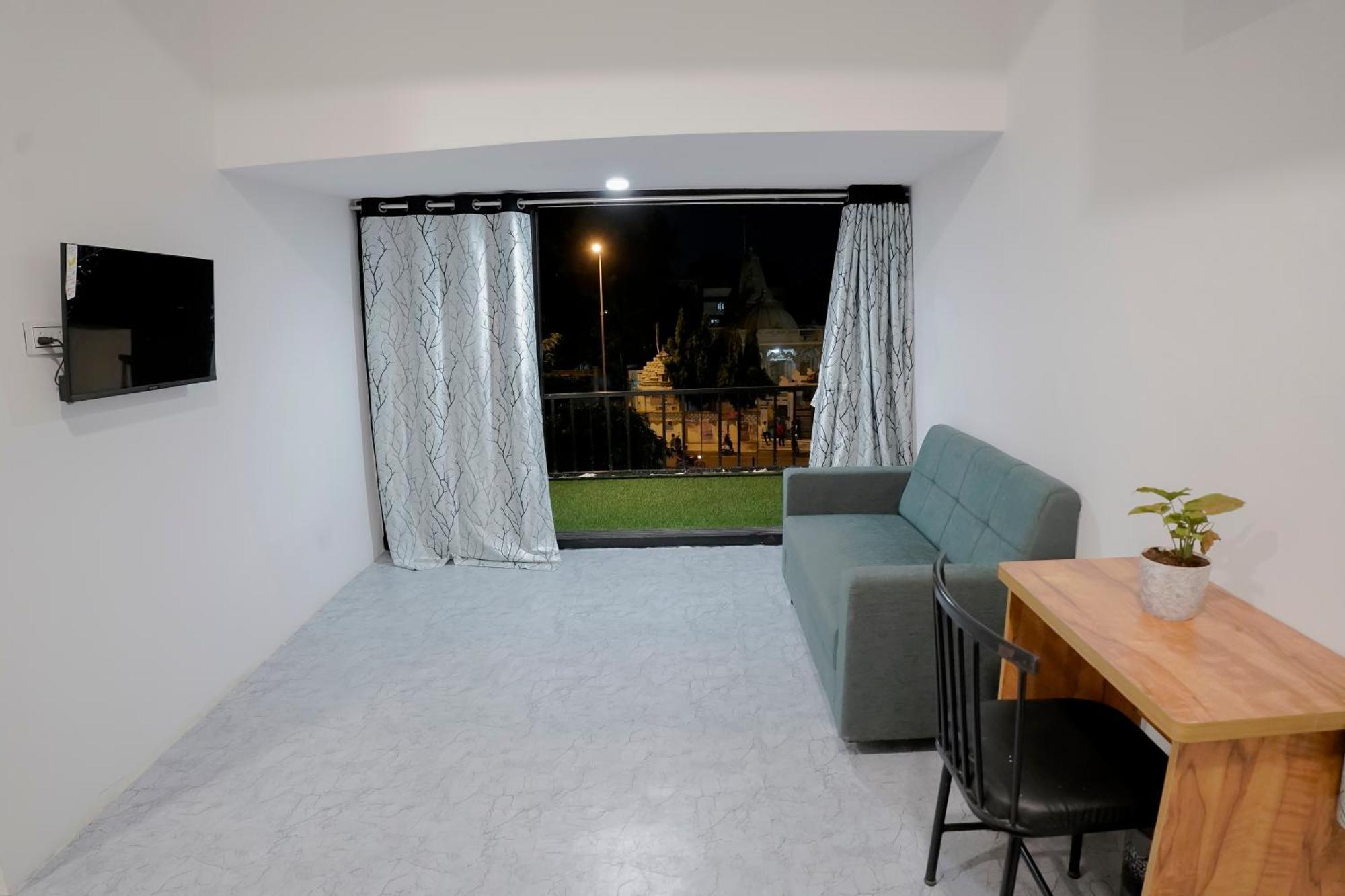 Hotel Royal Accord Surat Luaran gambar