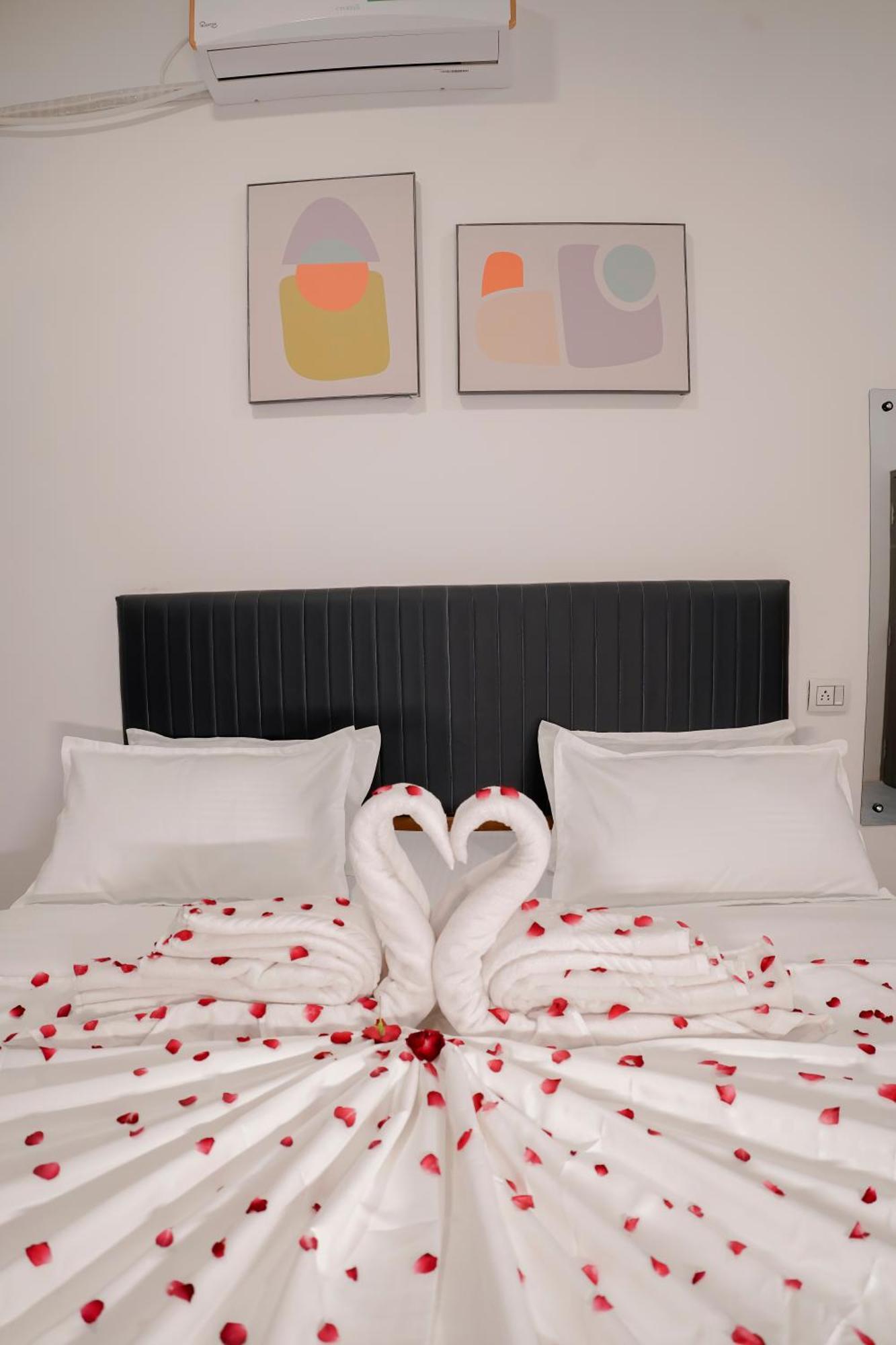 Hotel Royal Accord Surat Luaran gambar
