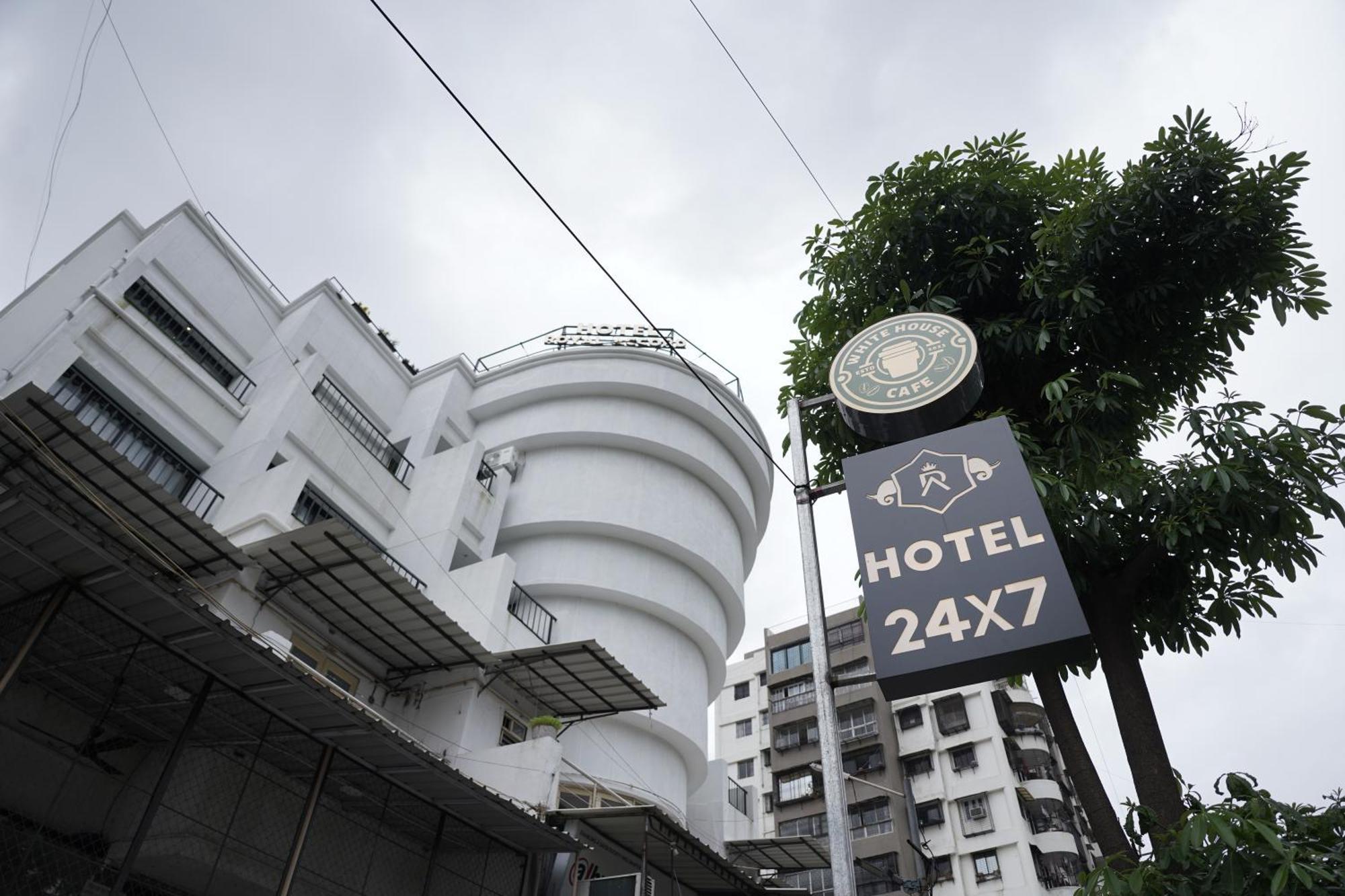 Hotel Royal Accord Surat Luaran gambar