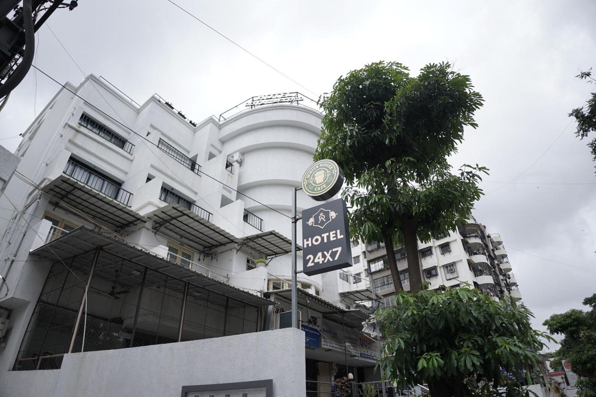 Hotel Royal Accord Surat Luaran gambar