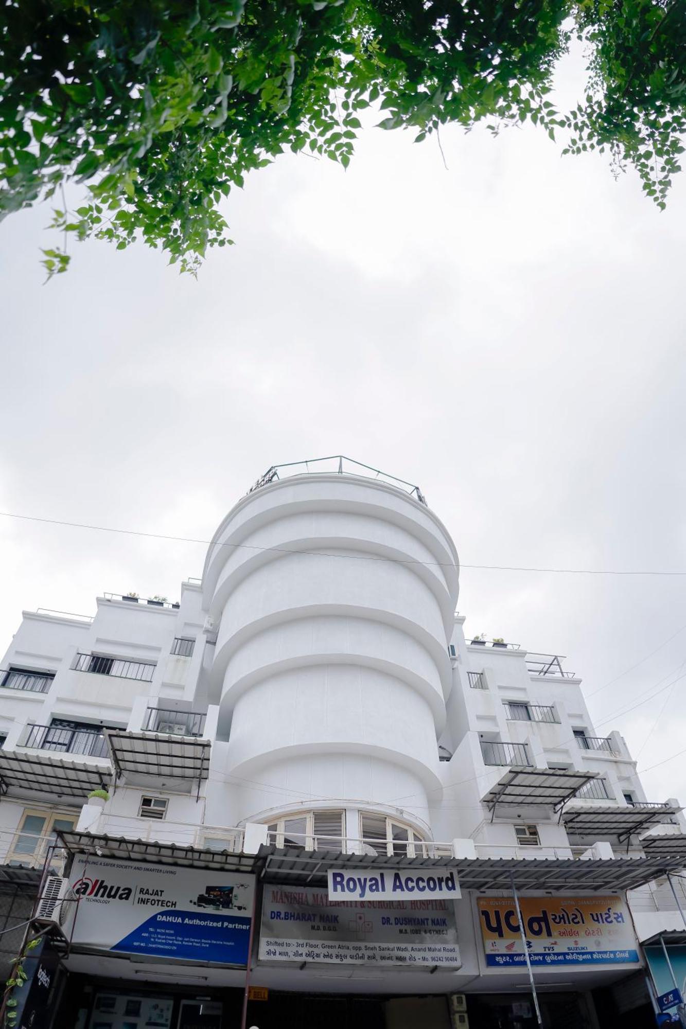 Hotel Royal Accord Surat Luaran gambar