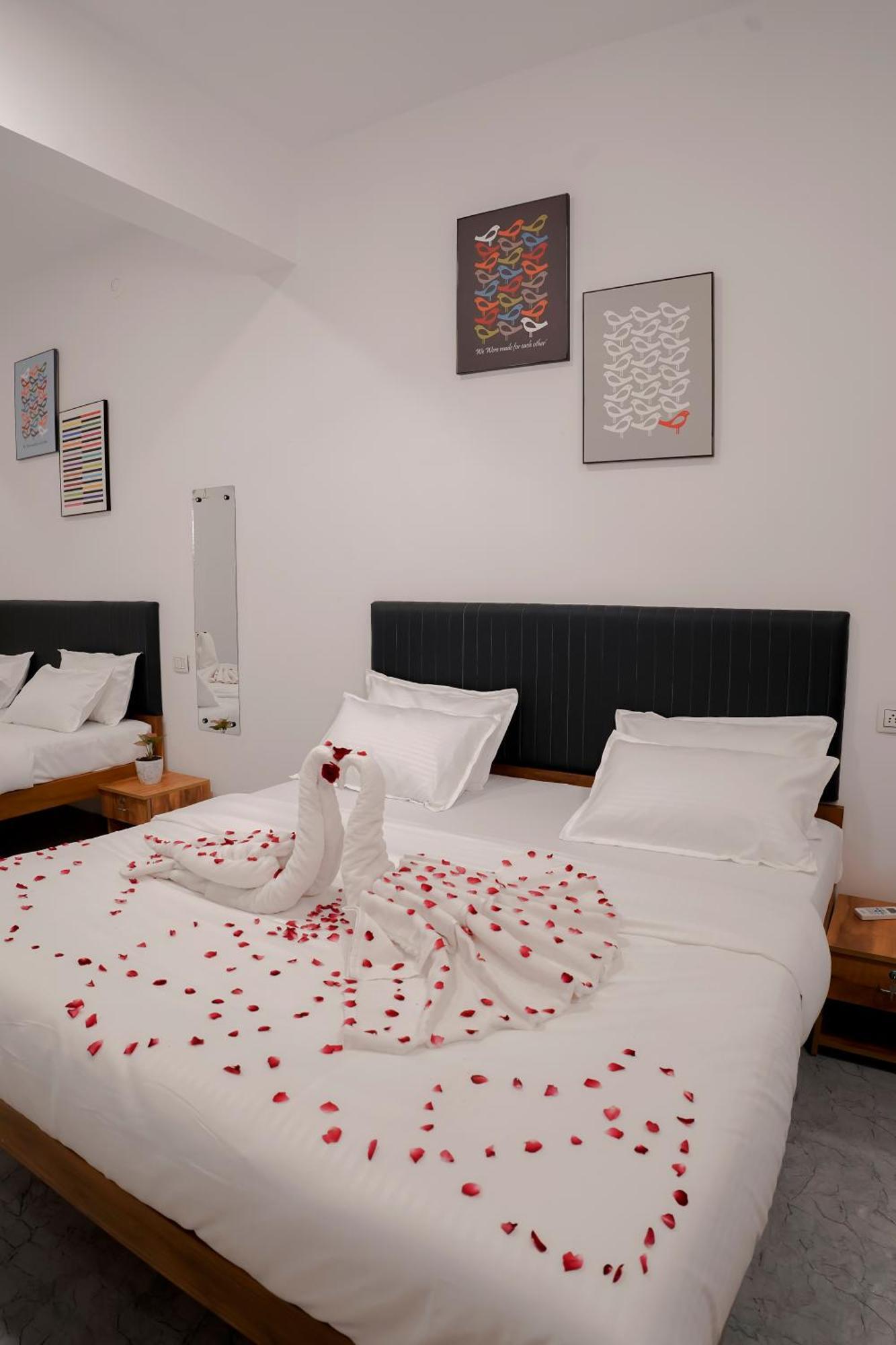 Hotel Royal Accord Surat Luaran gambar