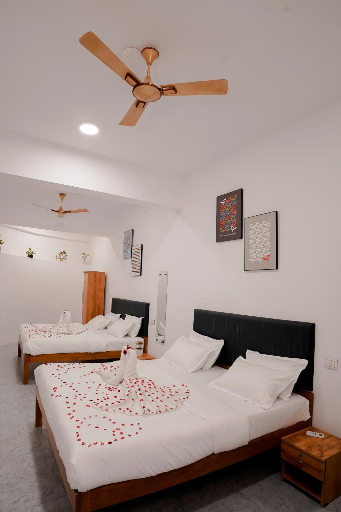 Hotel Royal Accord Surat Luaran gambar